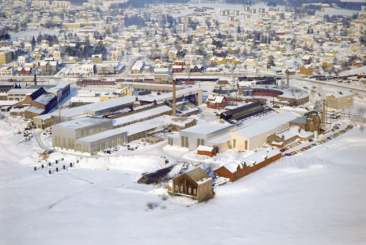 Widerøes Flyveselskap A/S, FLYFOTO, HAMAR, HAM-JERN, JERNBANEVERKSTEDET, BRISKEBYEN, ÅKERSVIKA, SETT MOT BØRSTAD, VINTER.