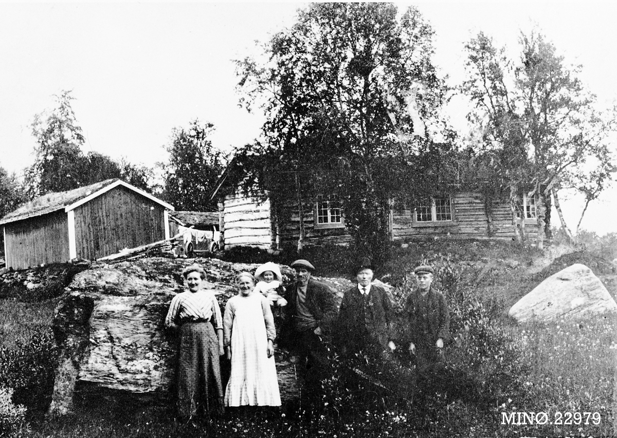 Peder J. Bredalslien, Gruppebilde, familiebilde, Øirønningen, Hodalen
