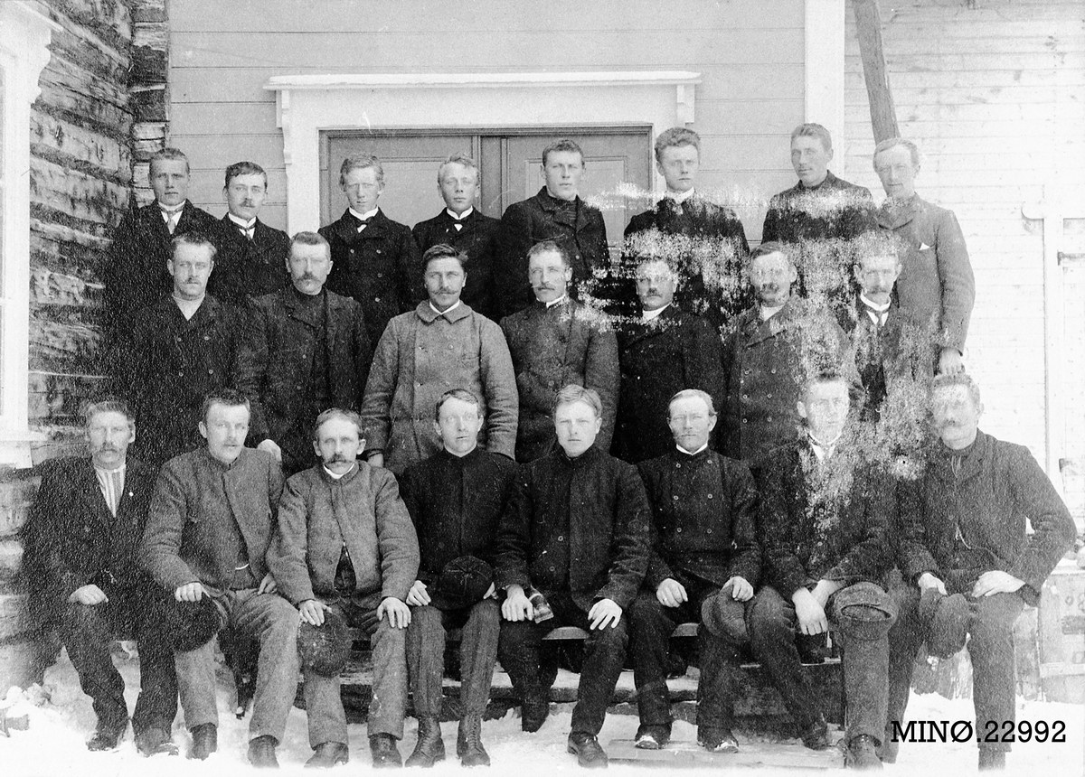Iv. Olsen, Gruppebilde, antagelig jordbrukskurs på Tolga