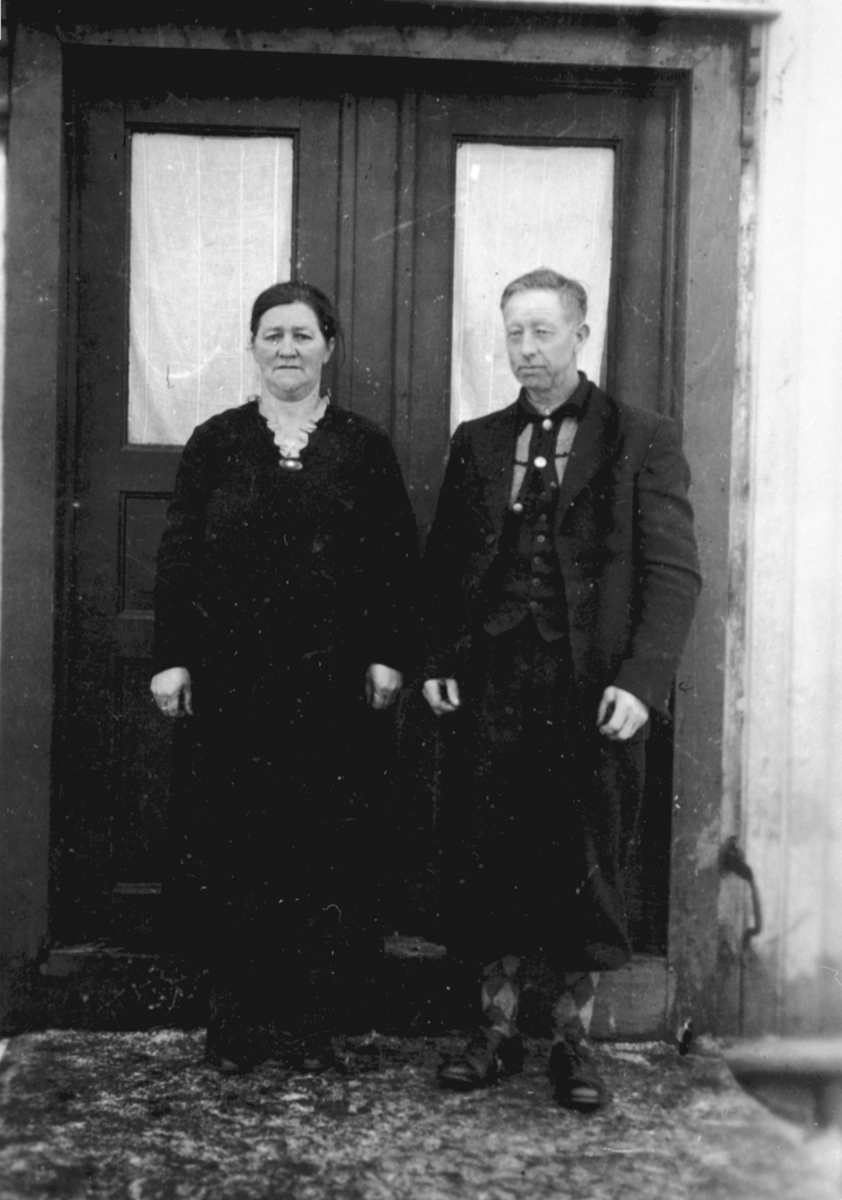 Anno Domkirkeodden, Syverine (født Kulsvehagen) og Peder Erland Ulven på Bårdseth nedre, Ringsaker.