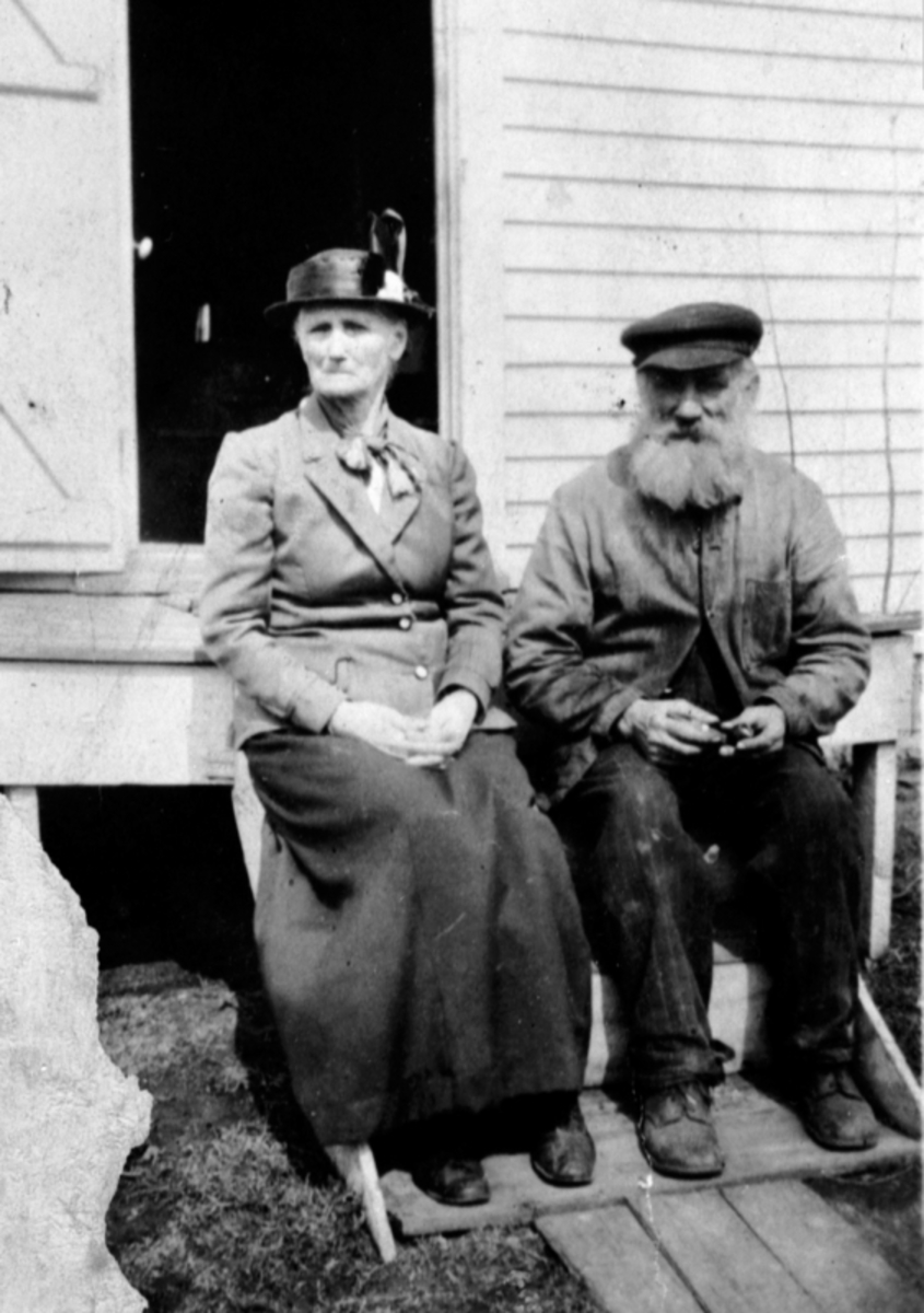 Anno Domkirkeodden, Martinius Bredesen f.1841 og Agnete Olsdatter f.1849. De utvandret til Amerika i 1911. Husfolk i Helskjær på Hovinsholm, Helgøya.