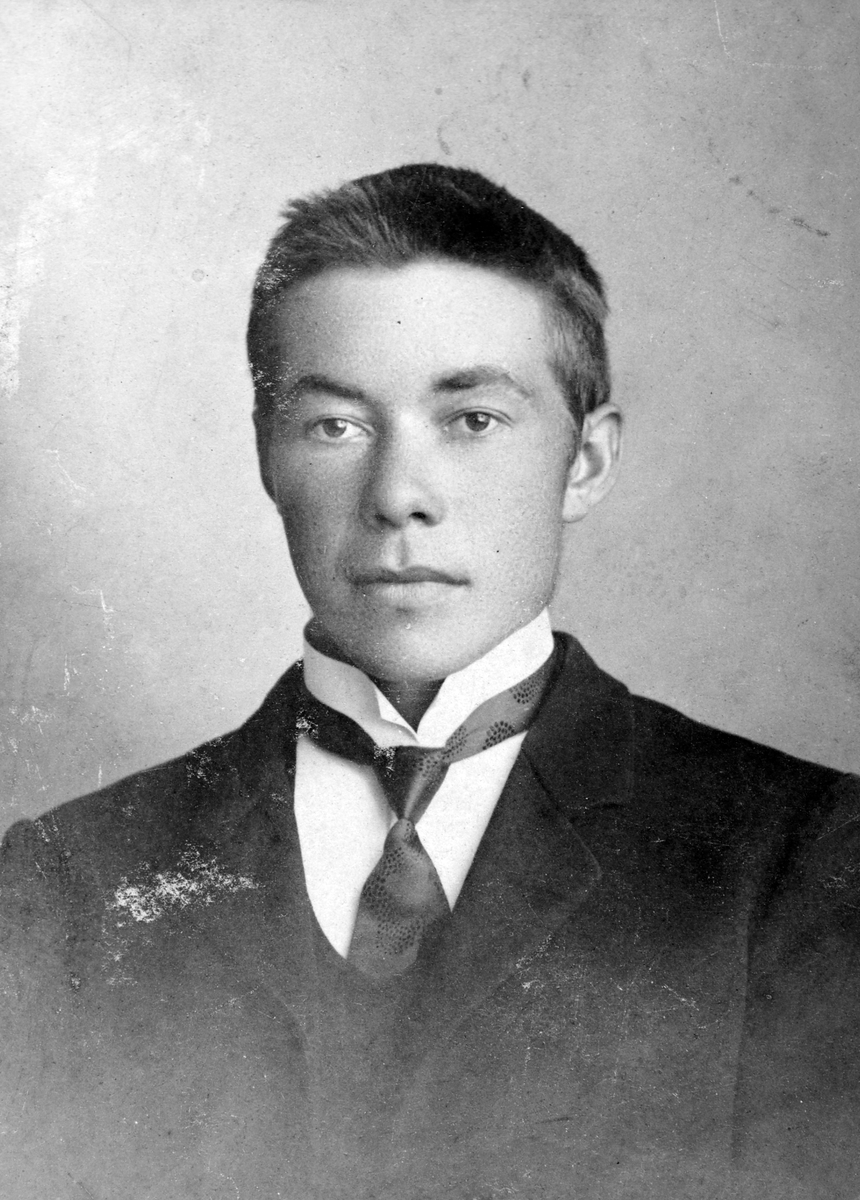Christian Grundseth, Johan Olsen 1889-1971. Gift med Lina Augustsen 1888-1948.