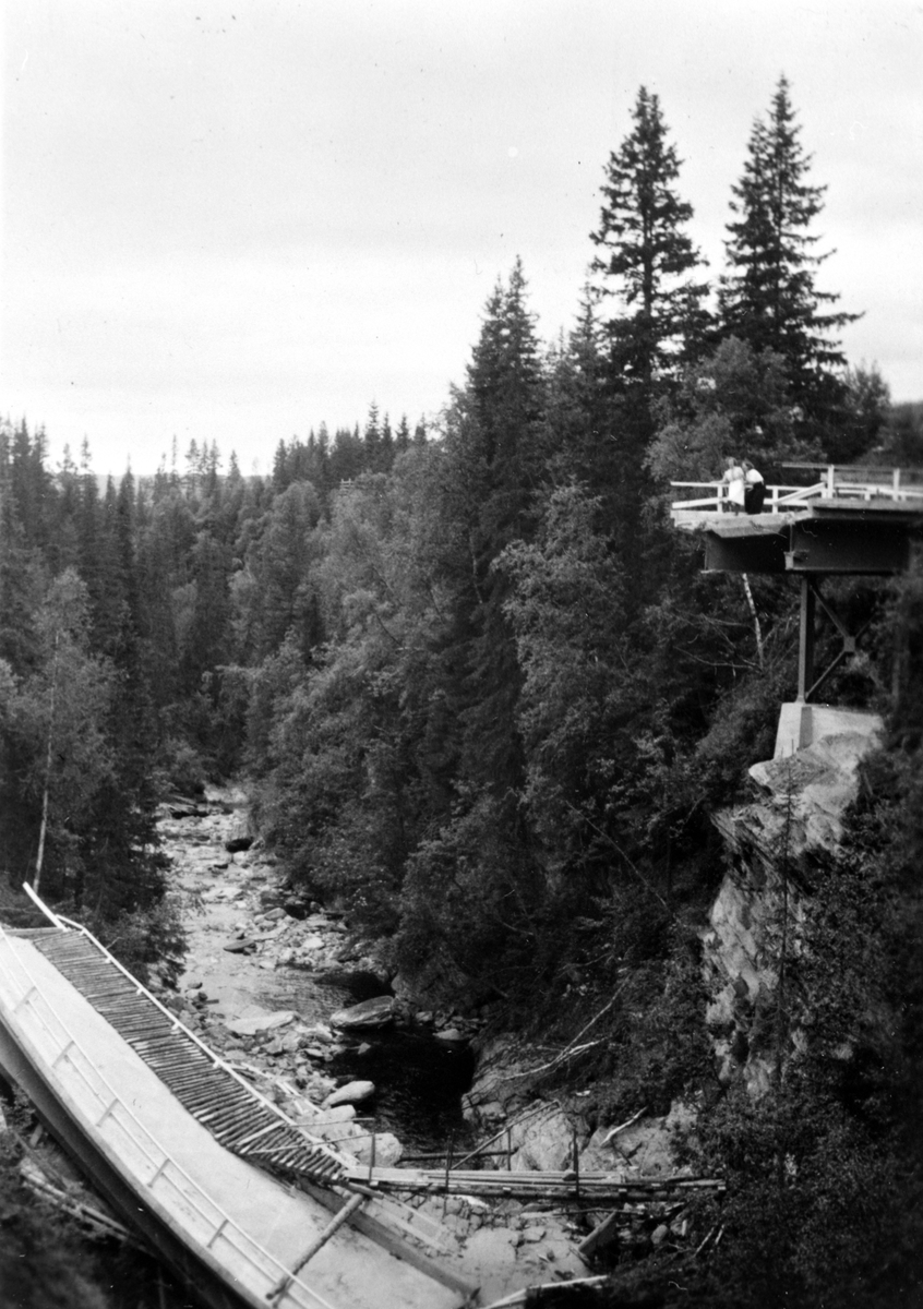 Håkon Prestkværn, Berkåk, 1940. 2.verdenskrig. Bru sprengt under aprildagene 1940. Sabotasje.