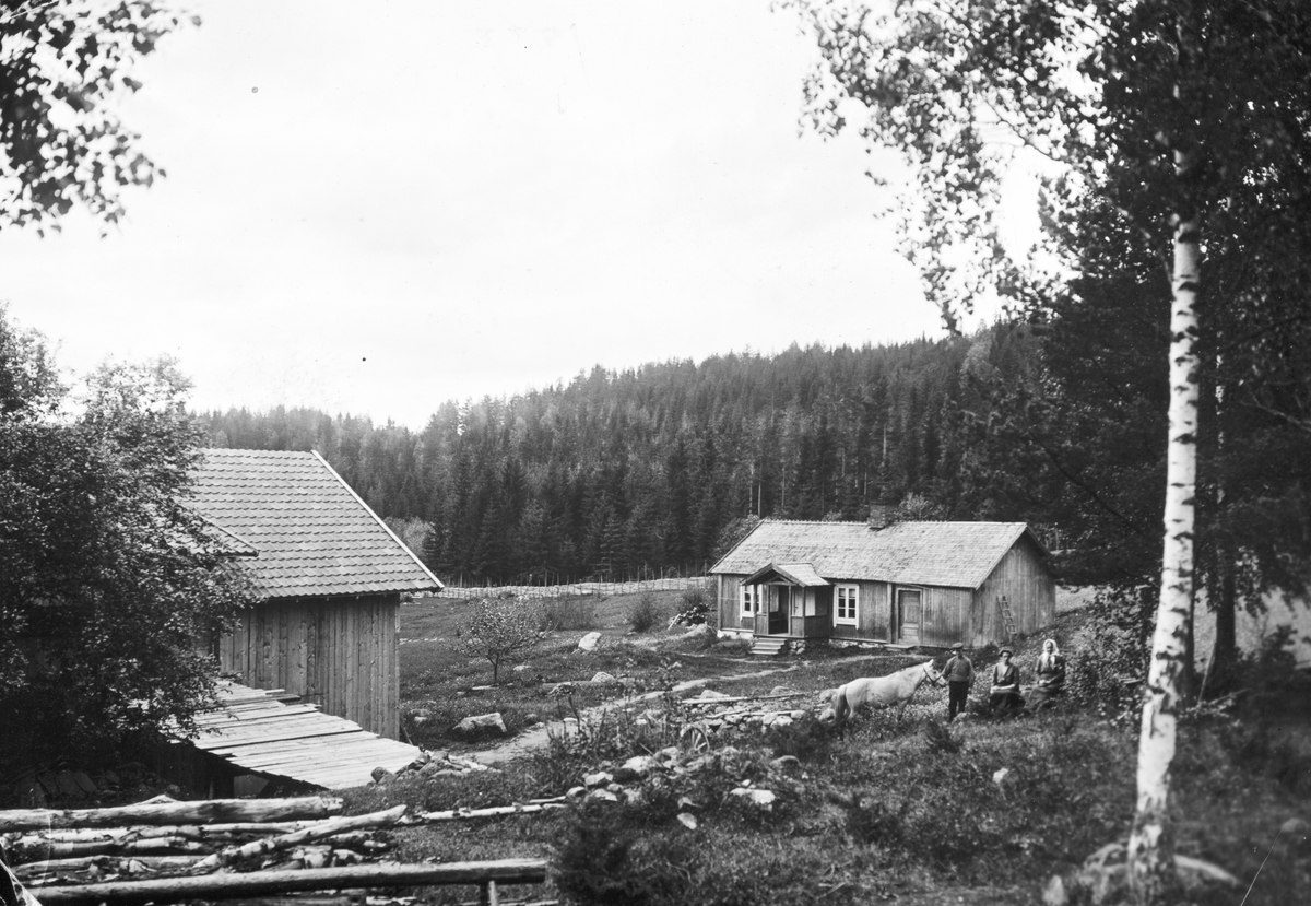 Ukjent, Skjellet gård, ved Stensrud stasjon, Stange.