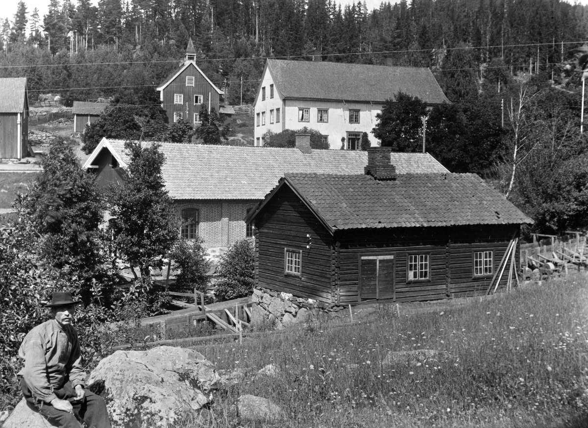 Ukjent, Vik gard, Tangen, smie, smed Harald Dalen i forgr. 1920-årene.