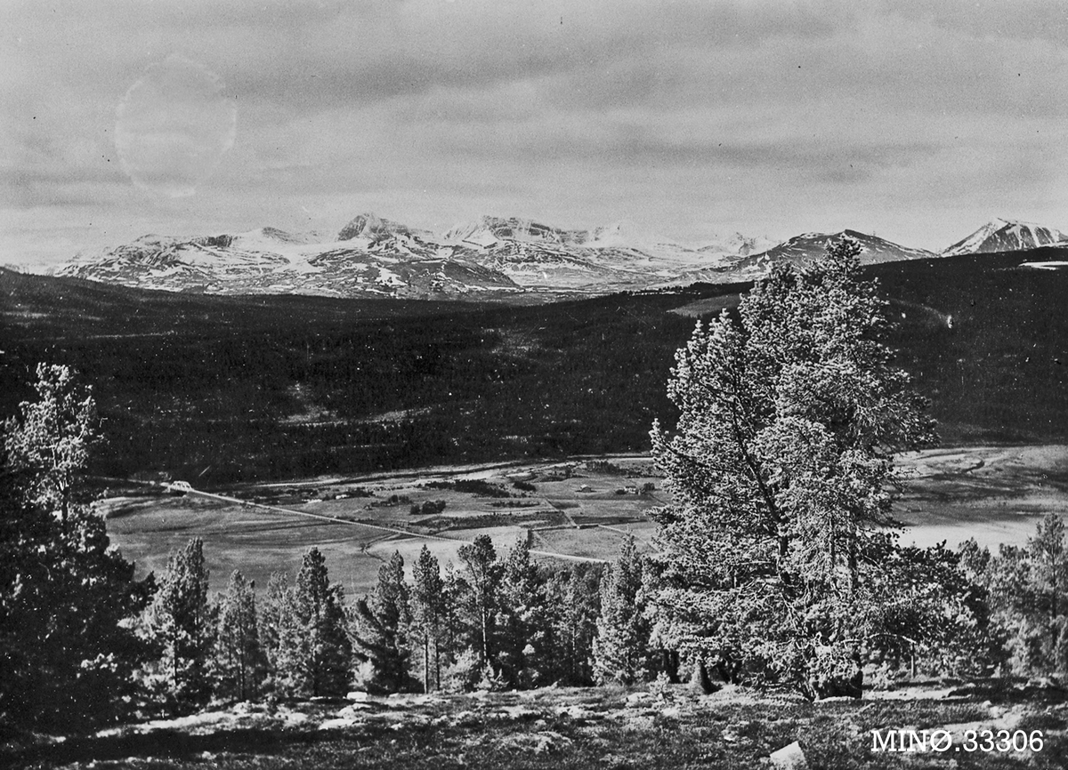 Per K. Lien, Oversiktsbilde frå Åsen-garden mot Rondane