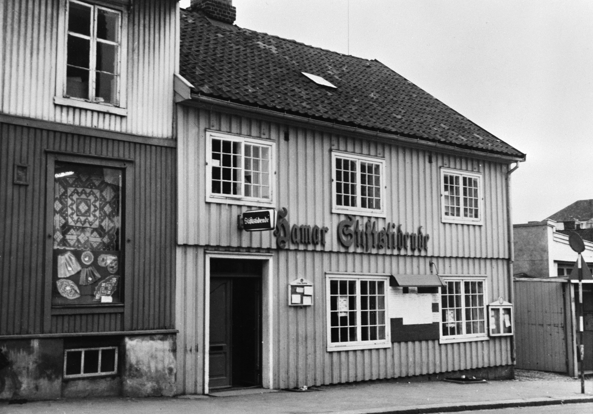 Anno Domkirkeodden, EKSTERIØR GRØNNEGATA 33, HAMAR STIFSTIDENDE, STIKKA.