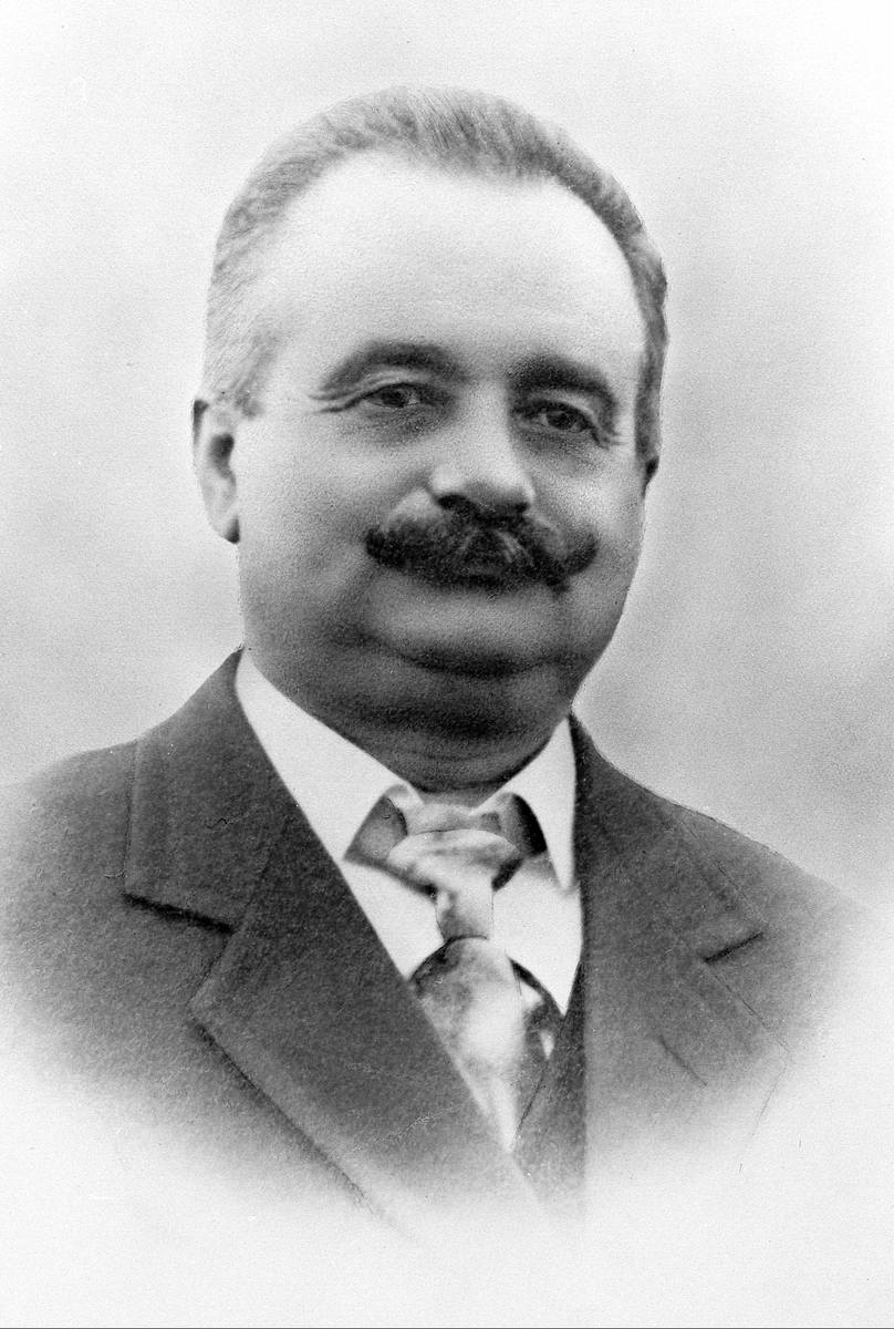 Anno Domkirkeodden, BOKTRYKKER EMIL EVENSEN. FORMANN I HAMAR HÅNDVERKERFORENING 1915-1919.