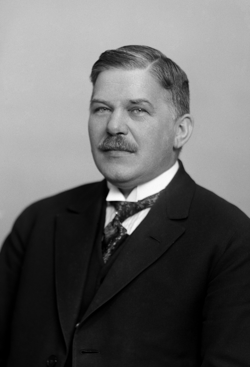 Christian Grundseth, Johannes Arnt Jensen, rørlegger