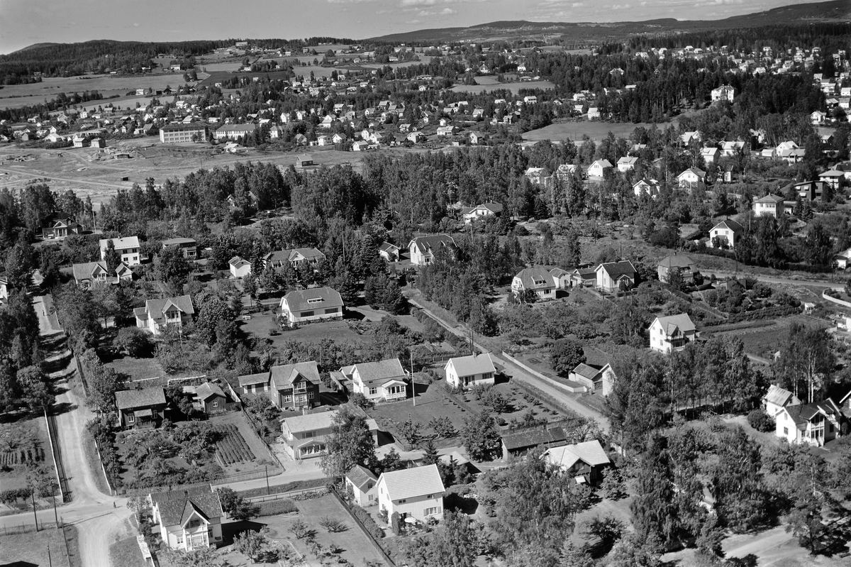 Widerøes Flyveselskap A/S, FLYFOTO STORHAMARGATA/GUNNARSGATE. KARL SIGURDSONSGATE, NORDVIKVEGEN OG BISPEN MOT STORMYRA