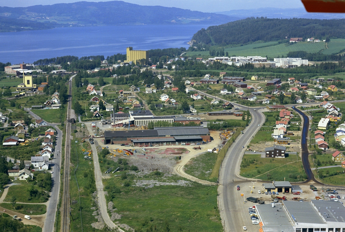 Widerøes Flyveselskap A/S, Flyfoto området Nordvikvegen, Aslak Boltsgate, Kristin Lavransdatters veg, Ankerløkkens mekaniske verksted og Hamar slakteri.
