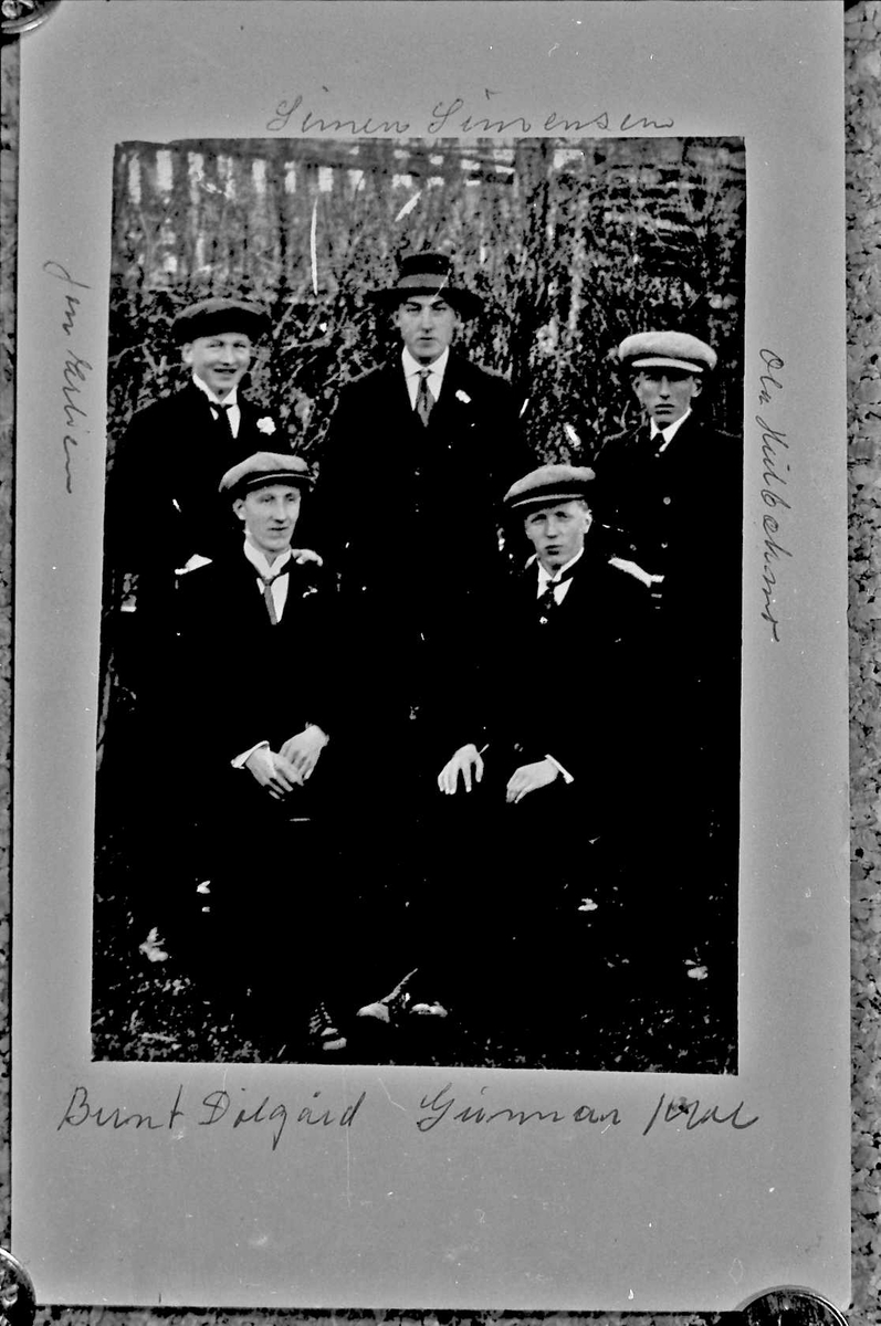 Jan Erik Øvergård, Gruppebilde, menn, klær.