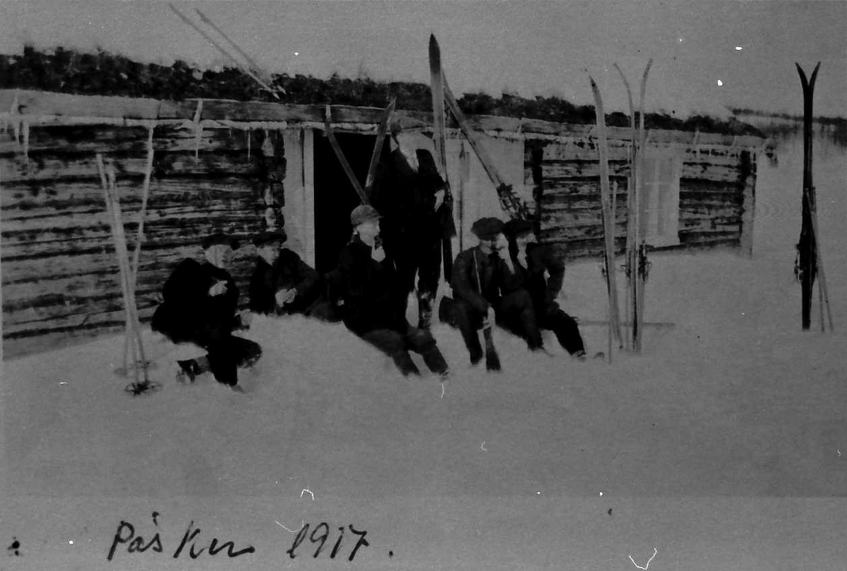 Jan Erik Øvergård, Personer, klær, ski, sæter. Påsken 1917