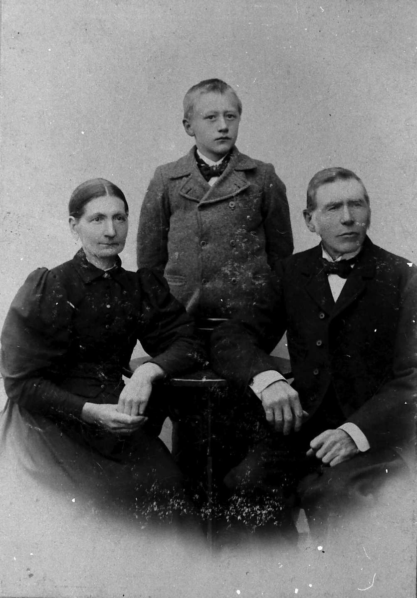 Jan Erik Øvergård, Viktoriakort, personer, klær.