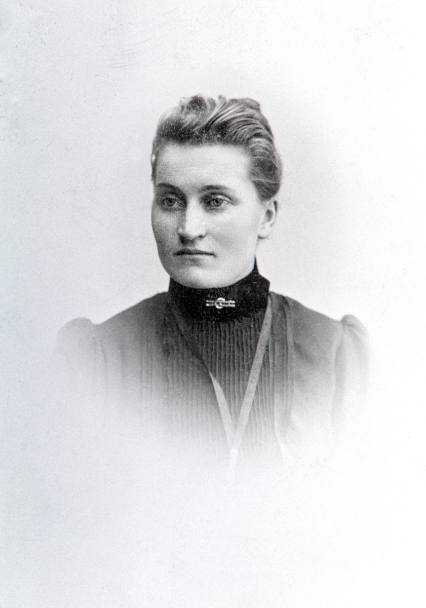 Anno Domkirkeodden, PORTRETT: ELI BÆKKEVOLD FØDT: 03. 01. 1880, BEKKEVOLD UNDER KARSET, BEKKEVOLL SØNDRE