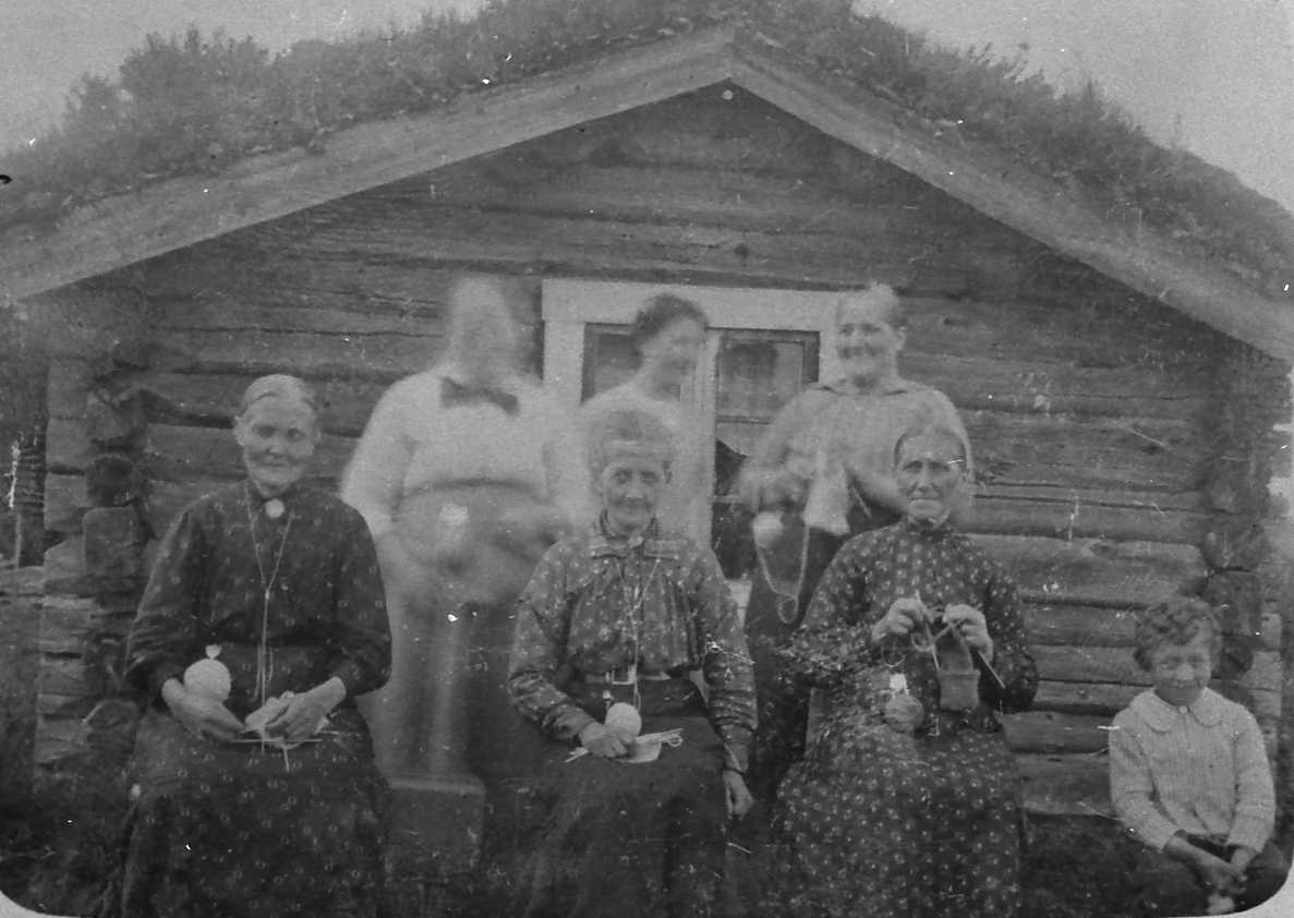 Jan Erik Øvergård, Sæterhus, personer, klær.