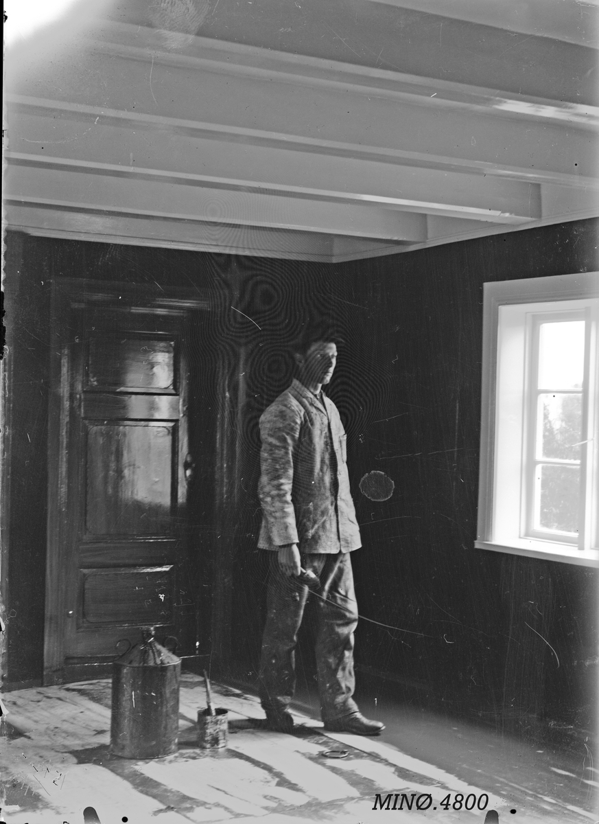 Peder J. Bredalslien, Mann maler golv