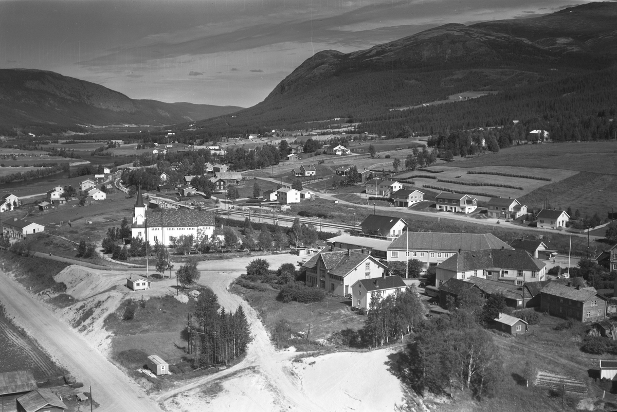 Widerøes Flyveselskap A/S, Alvdal, Steia, Alvdal kirke