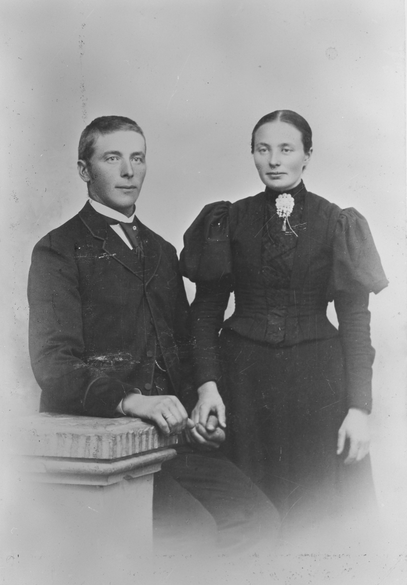 Ukjent, Portrett av ektepar - Haldo Müller (født 1863) og kona Ingrid A. Stamoen Flaten