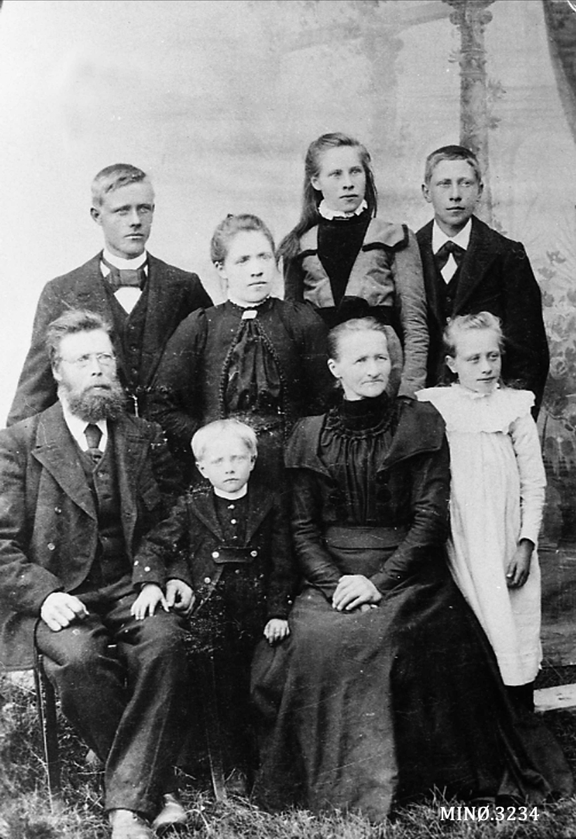 Jo Øvergaard, Familiebilde