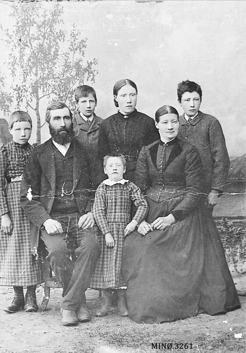 Jo Øvergaard, Familiebild