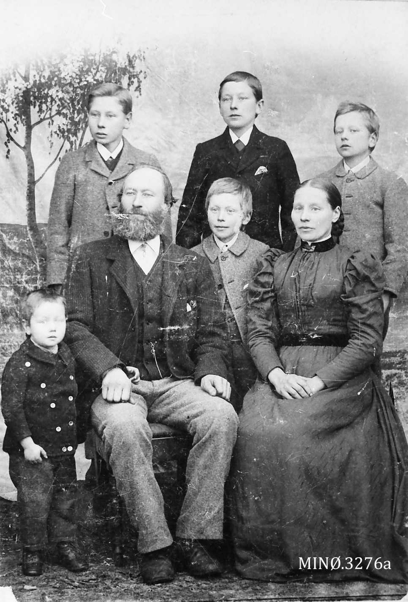 Jo Øvergaard, Familiebilde