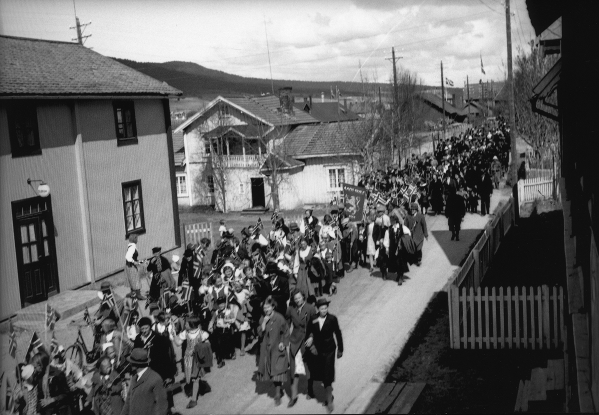 Ukjent, 17. mai.tog 1939, Kongsveien Tynset