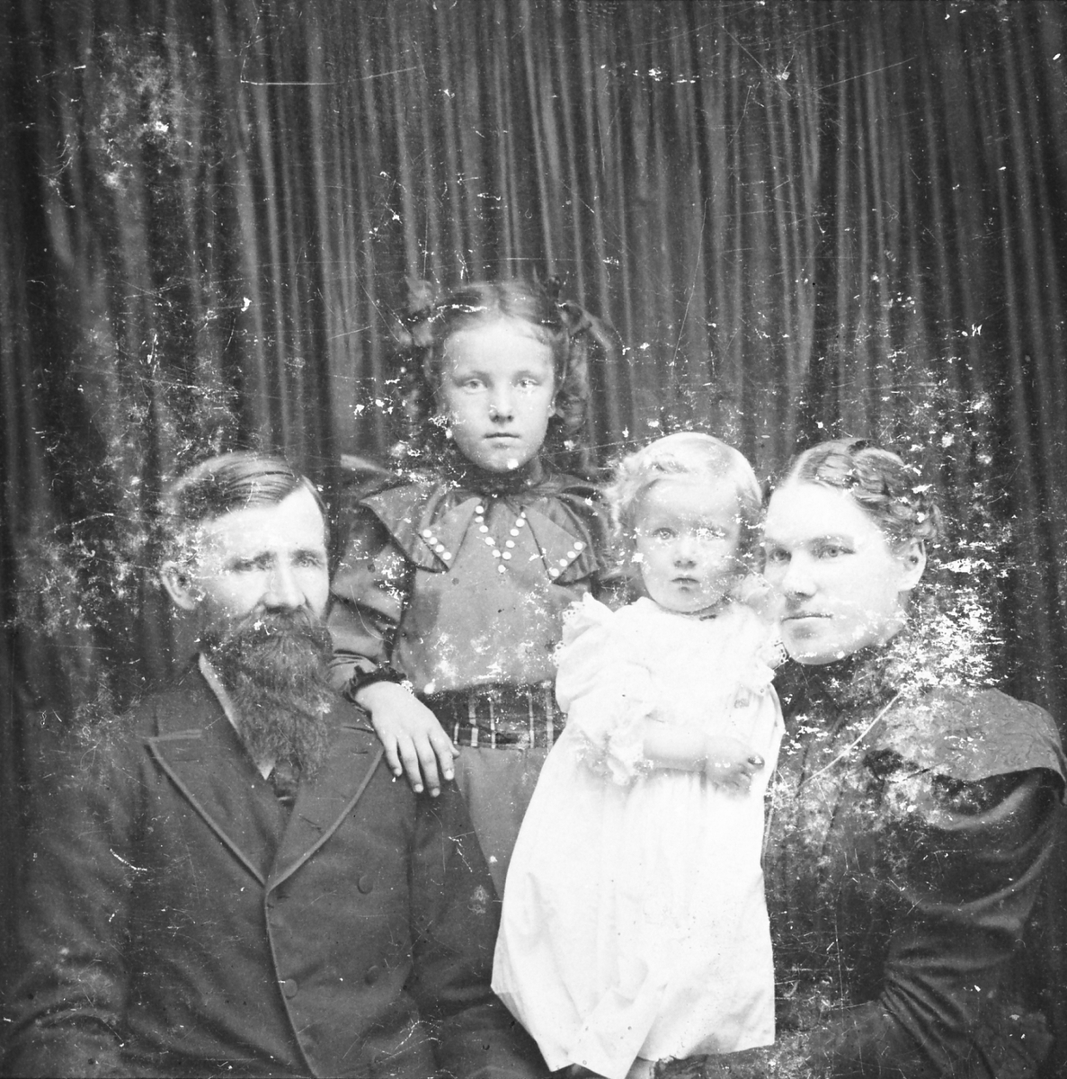 Ukjent, Portrett av familie