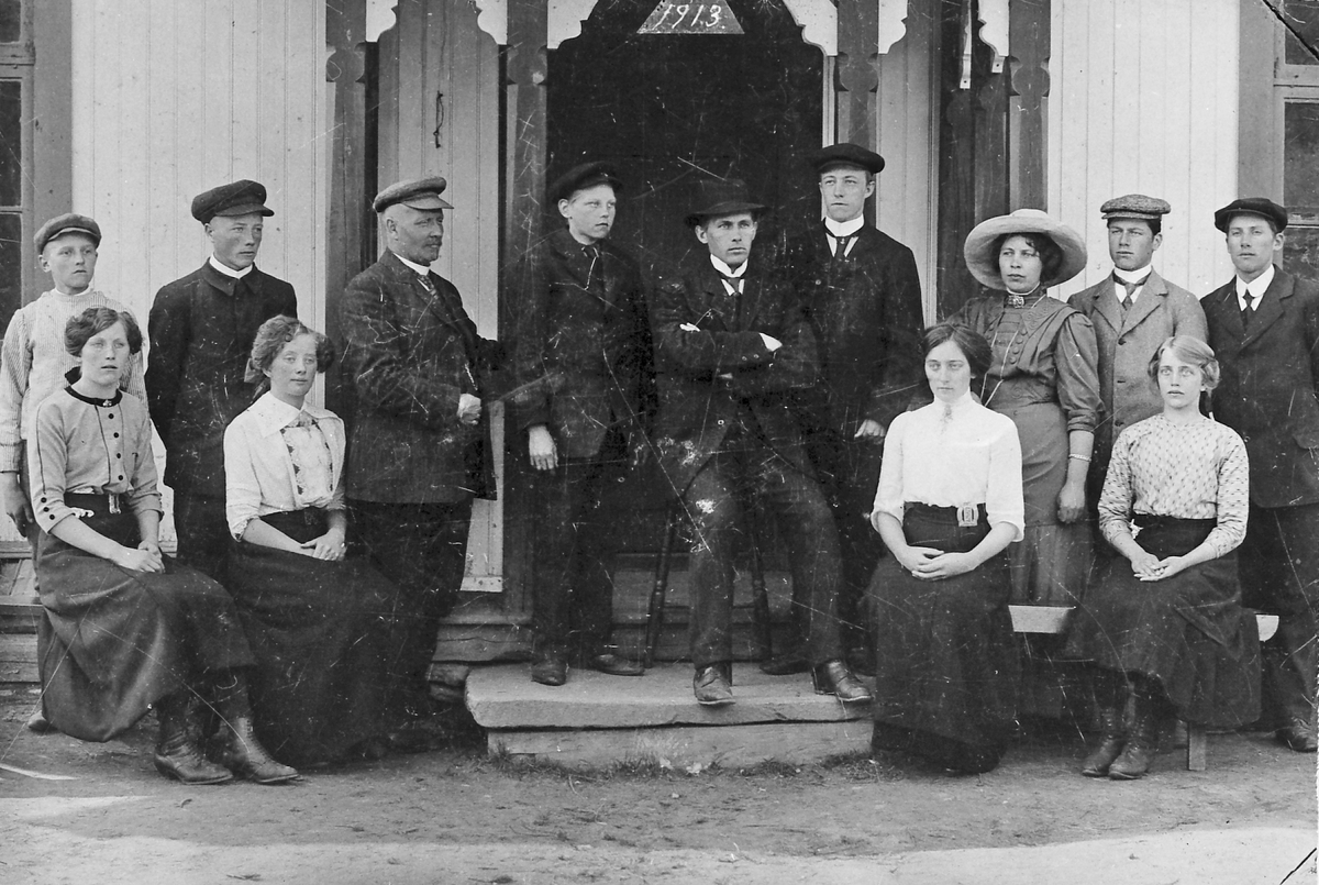 Ukjent, Skoleelever med lærer - fortsettelsesskole 1913 Øyan skole