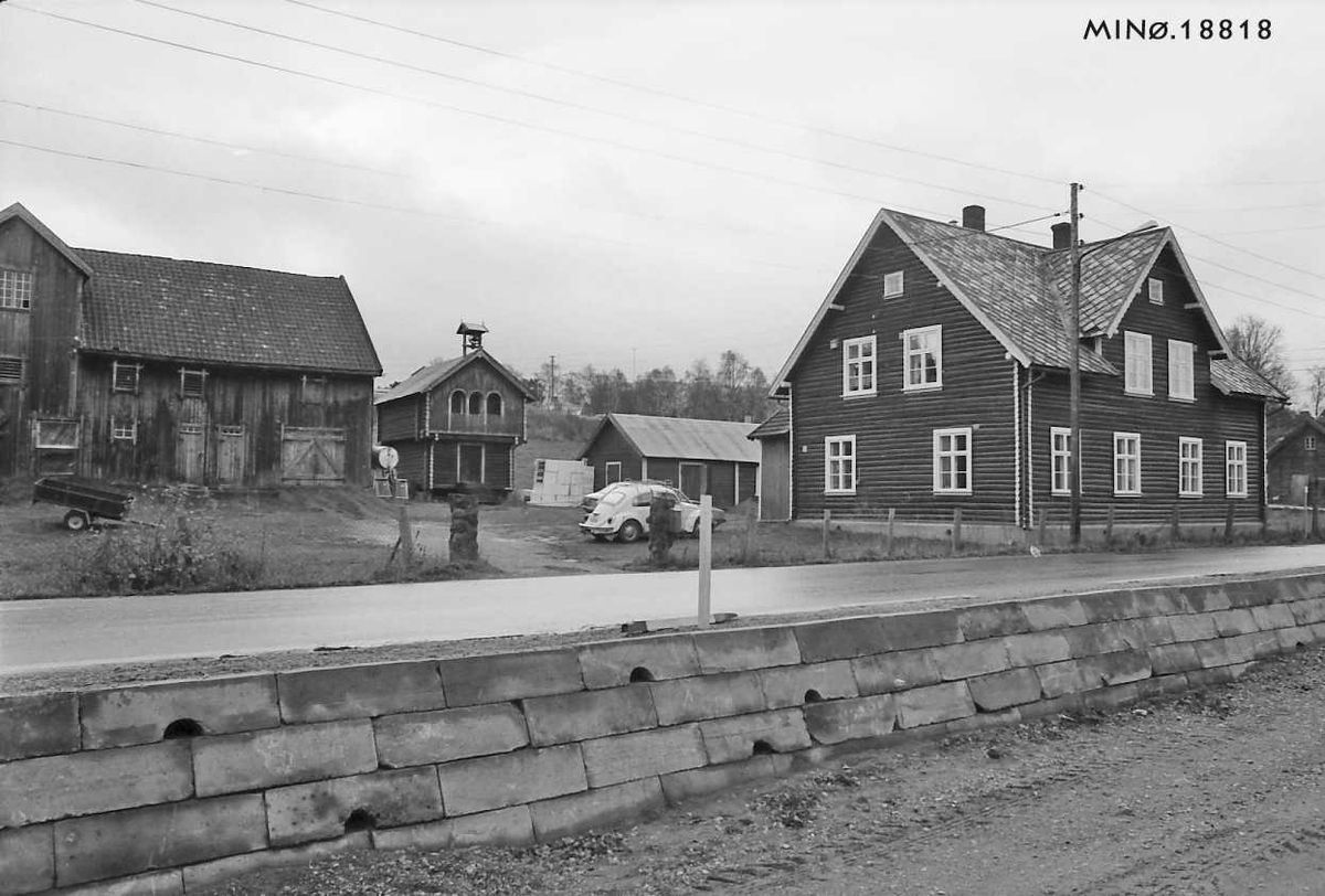 Torleif Sund, Gårdstunet Ramsmoen, bil.