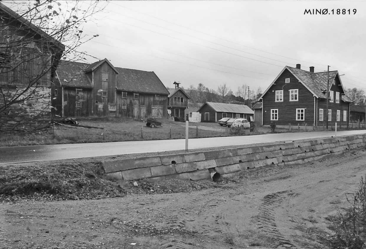 Torleif Sund, Gårdstunet Ramsmoen, bil.