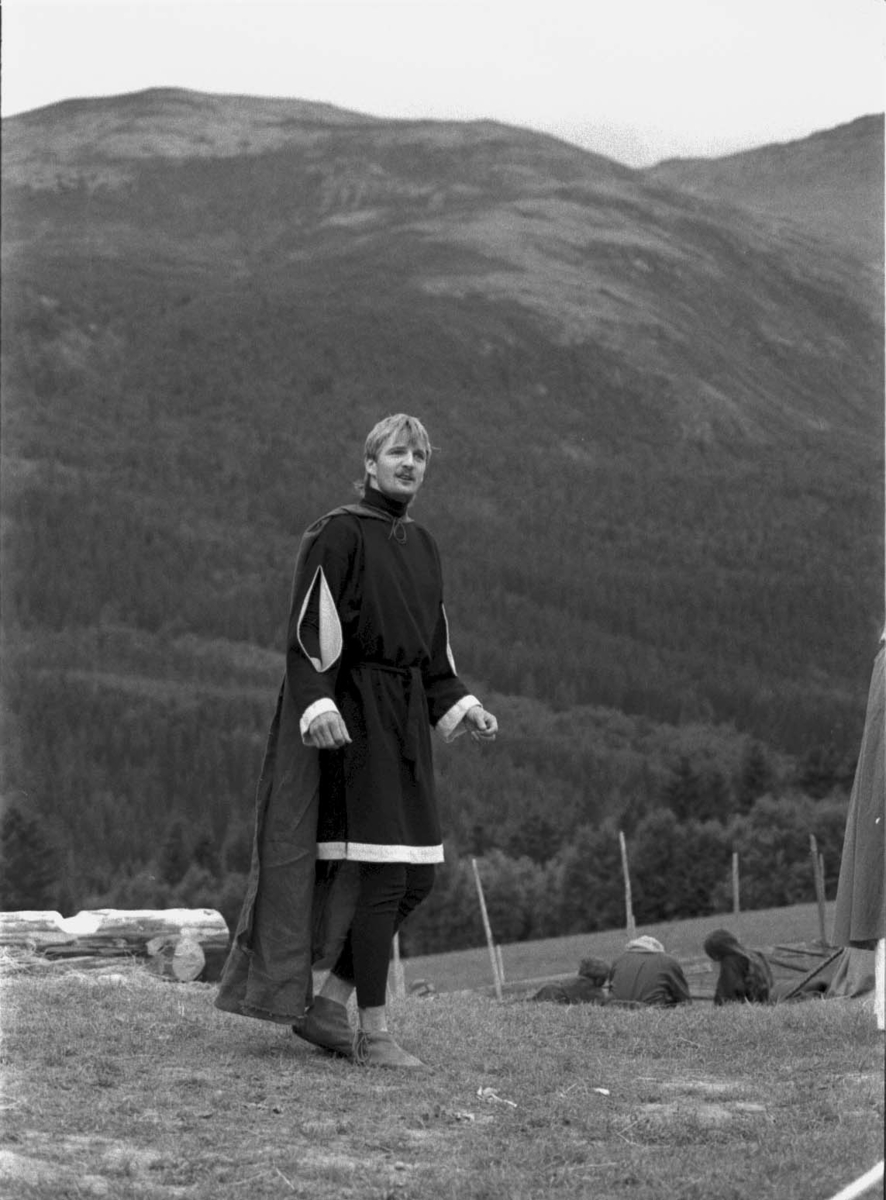 Unknown artist, Tylldalen, Olsokspelet, Dei urolege av hjerte, Teater