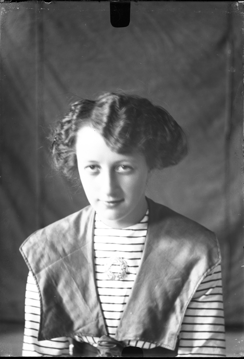 Oscar Holte, Portrett av kvinne