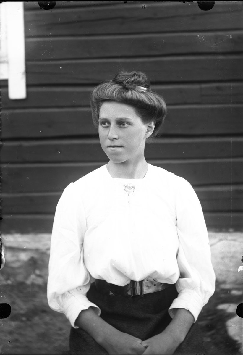 Oscar Holte, Portrett, person, klær,