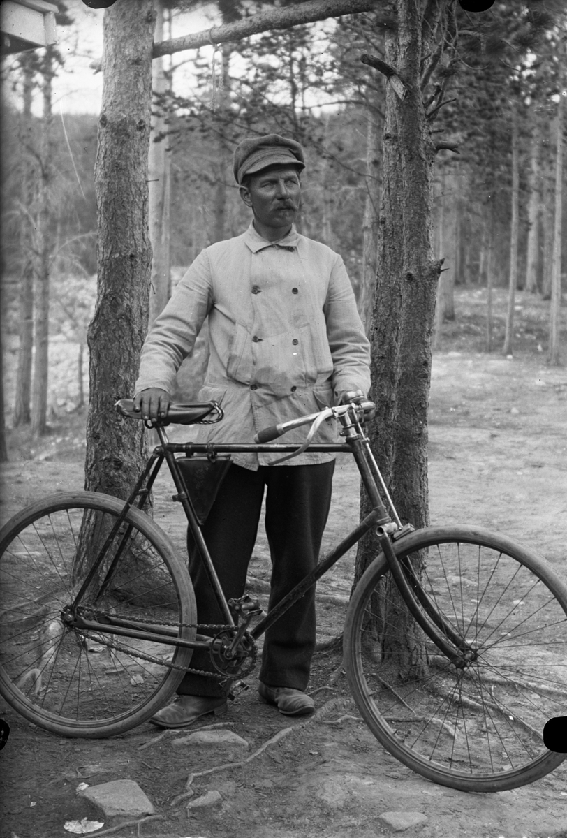 Oscar Holte, Mann med sykkel