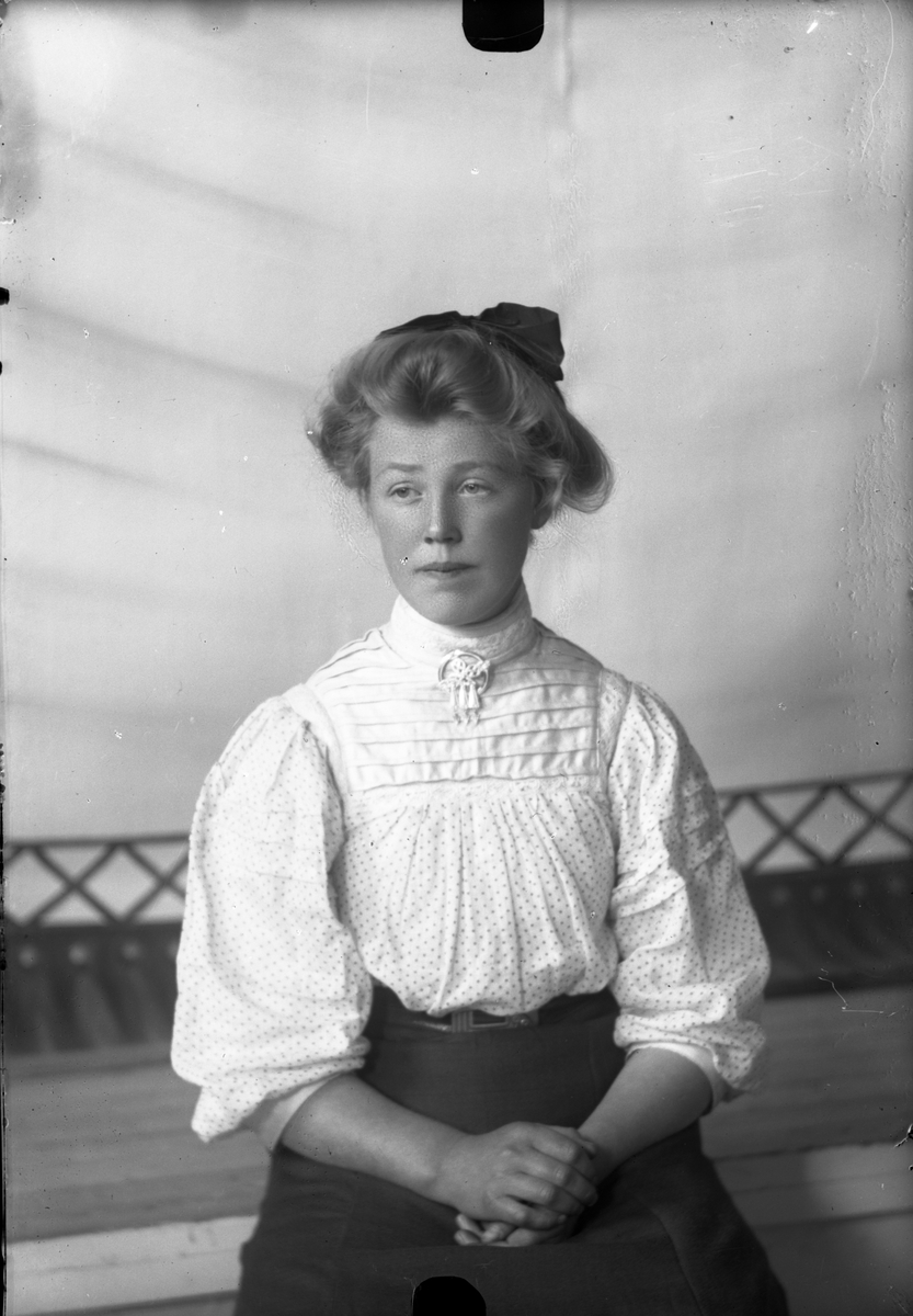 Oscar Holte, Portrett av kvinne