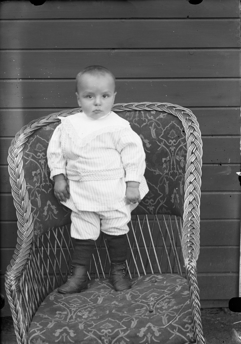 Oscar Holte, Portrett av ung gutt