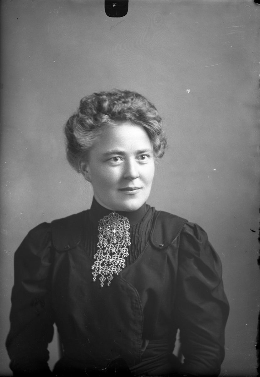 Oscar Holte, Portrett av kvinne