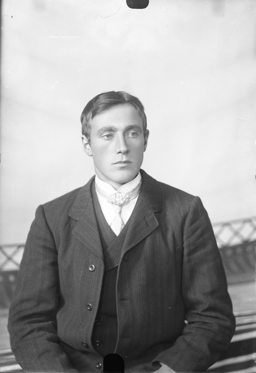 Oscar Holte, portrett, person, klær,