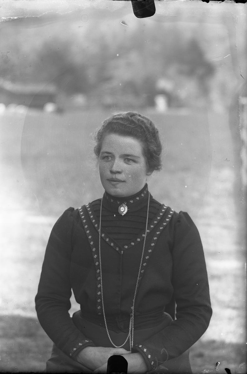 Oscar Holte, Portrett av kvinne