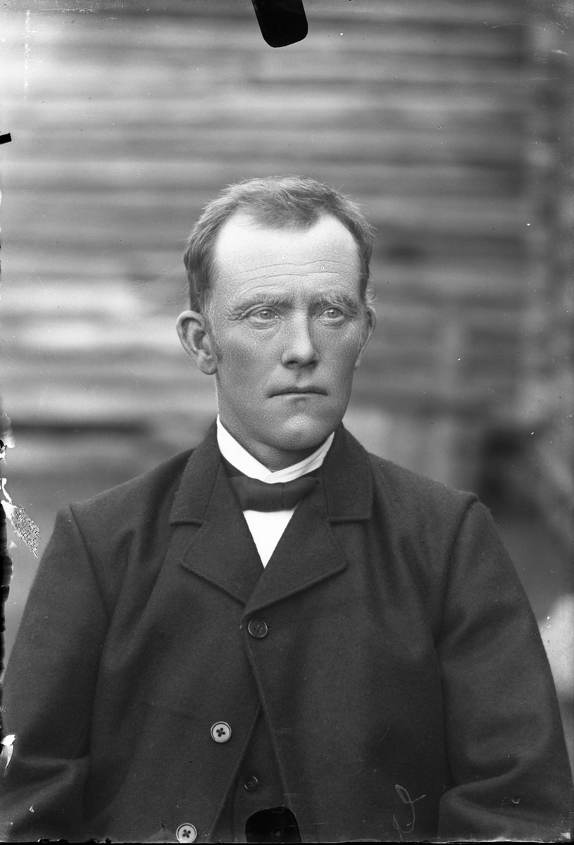 Oscar Holte, Portrett av mann