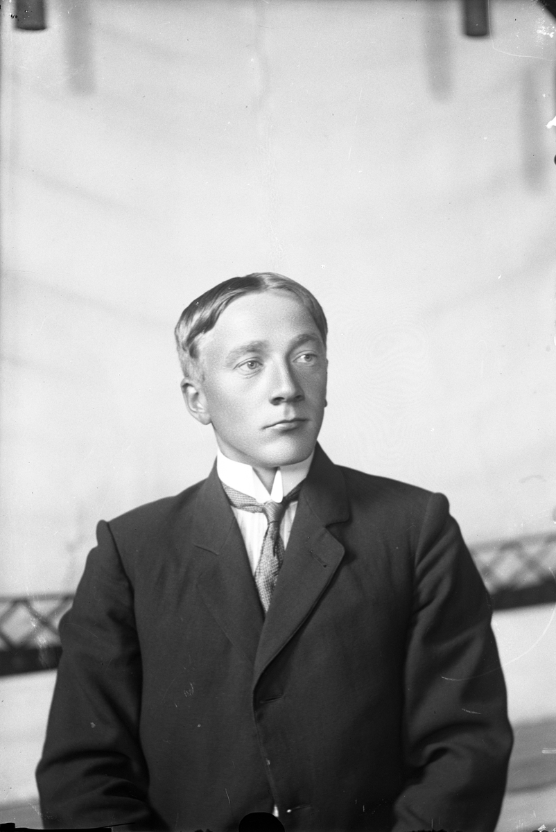 Oscar Holte, Portrett av mann