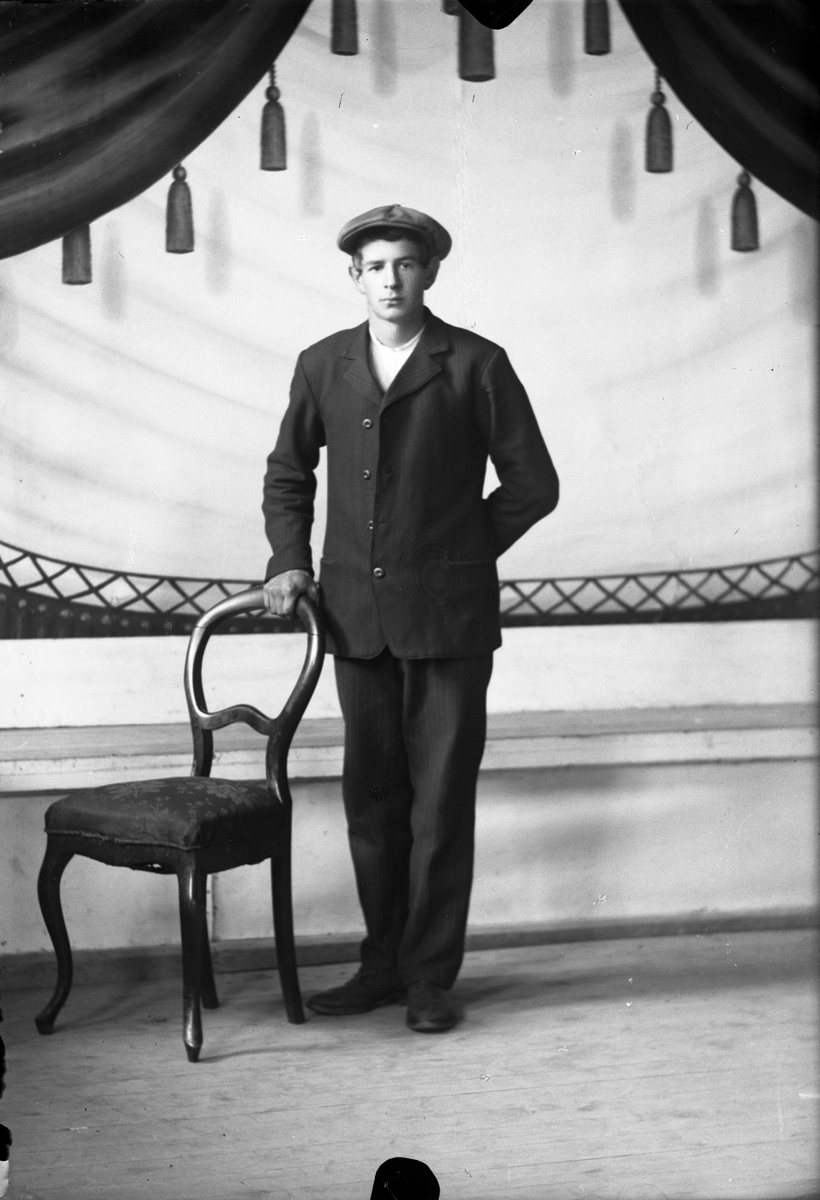 Oscar Holte, Portrett av mann