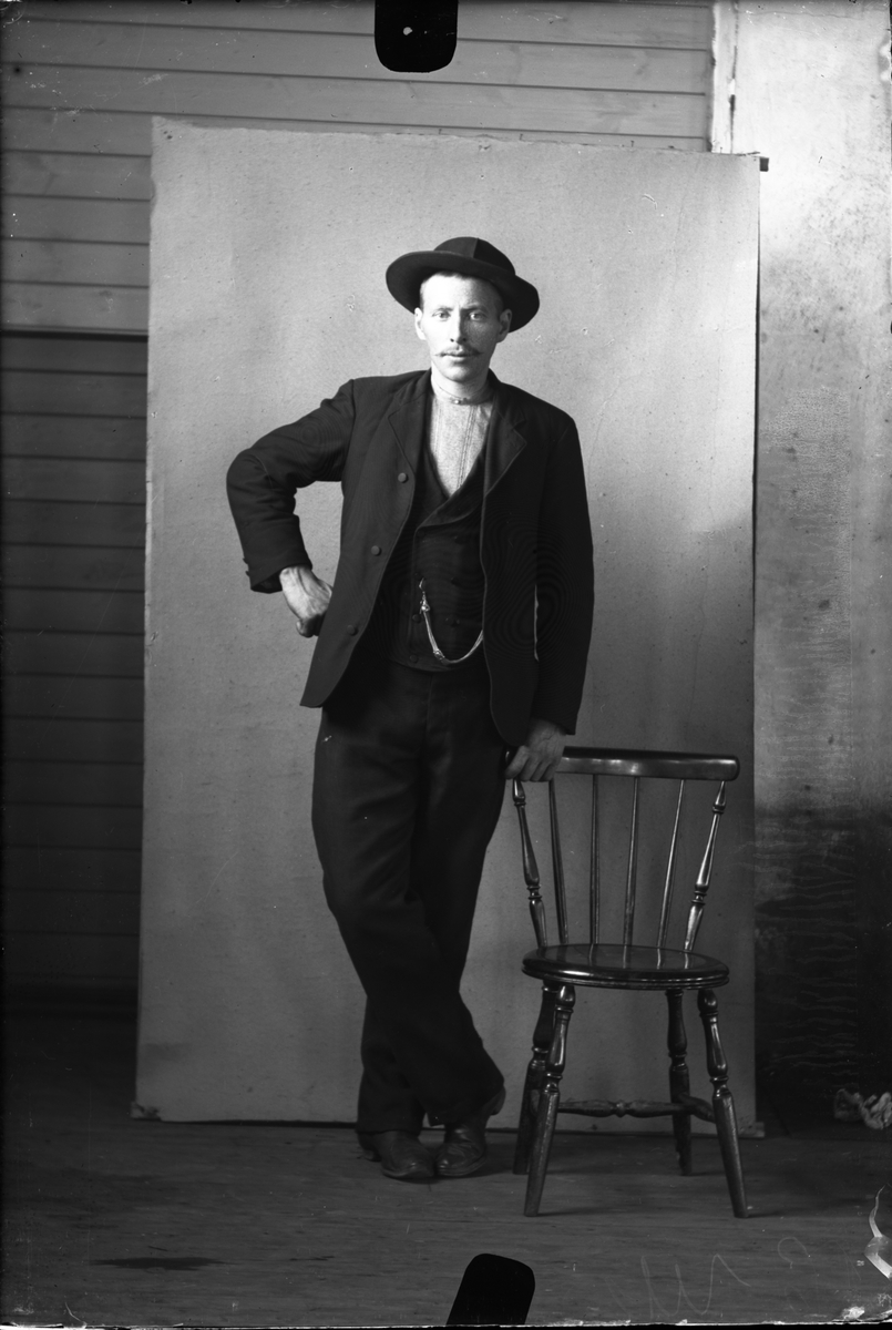 Oscar Holte, portrett, person, klær,