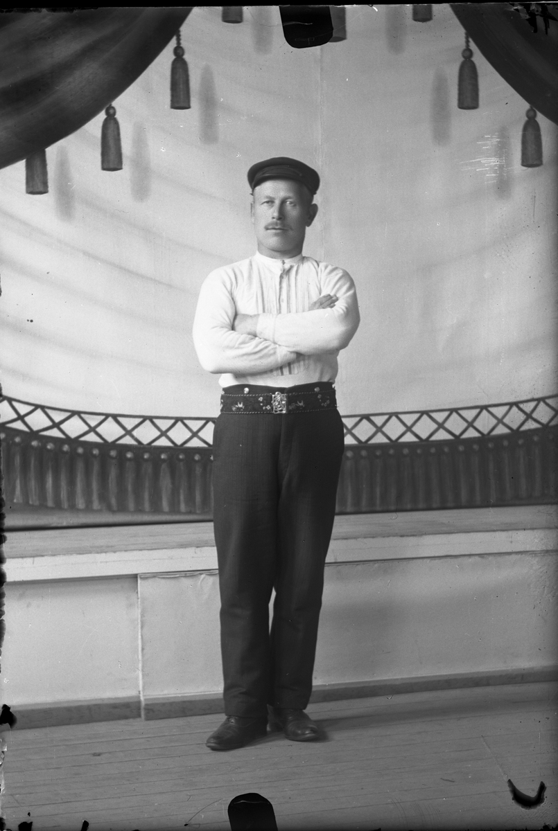 Oscar Holte, Portrett av mann