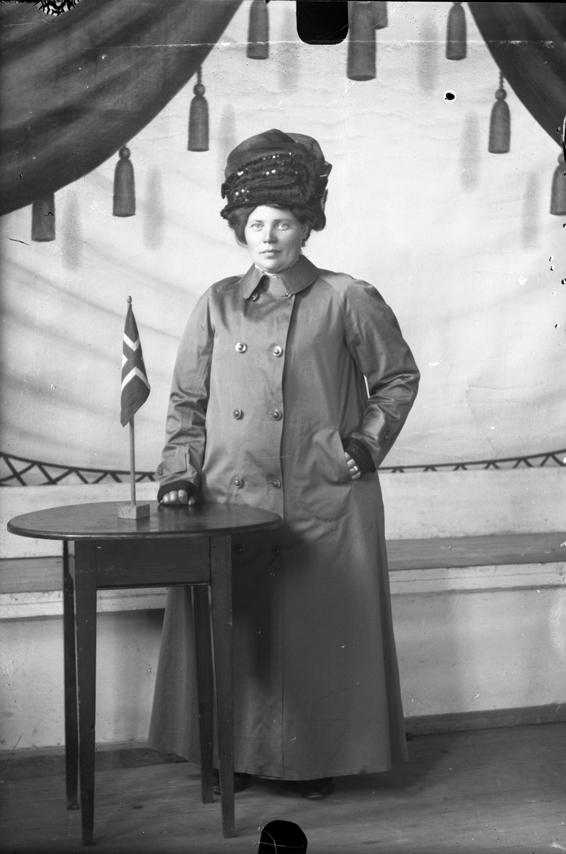 Oscar Holte, Portrett av kvinne