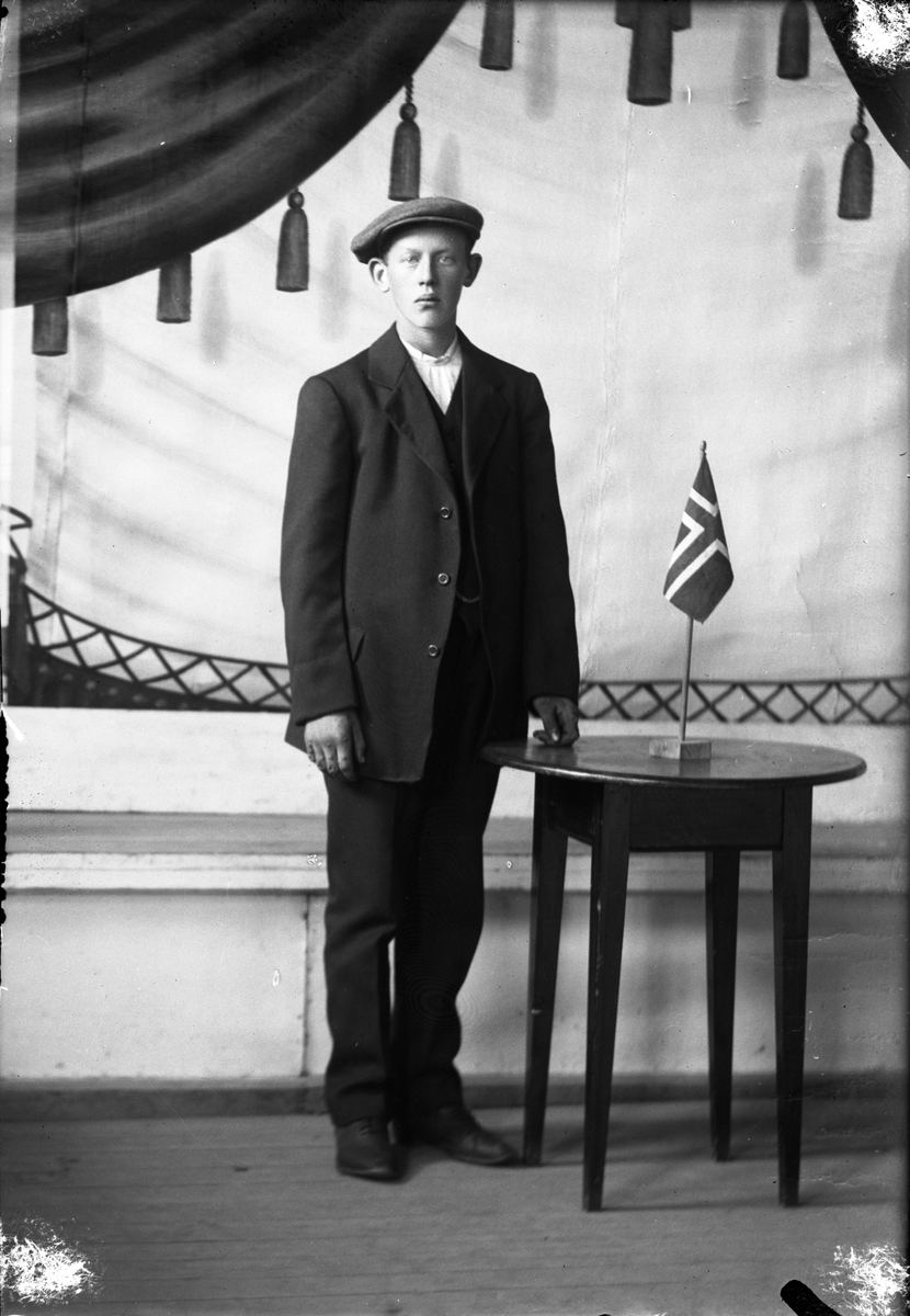Oscar Holte, Portrett av mann