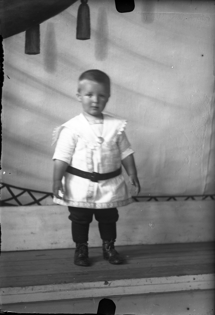 Oscar Holte, Portrett av liten gutt