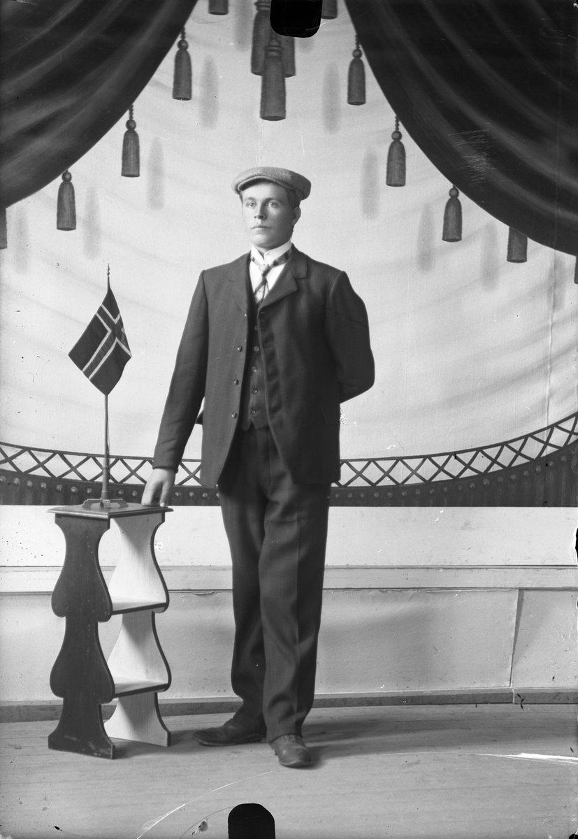 Oscar Holte, Portrett av mann