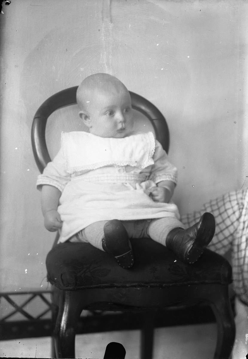 Oscar Holte, Portrett av et lite barn